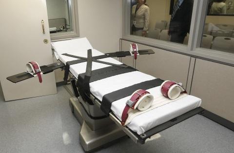 Lethal injection chamber, USA. (c) Associated Press.