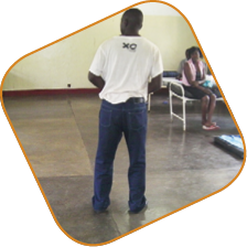 Photo: Male patient at Kabwe psychiatric unit complaining to carers, 24 October 2012. © MDAC.